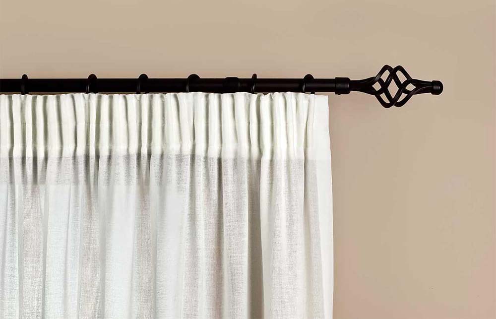 Vorhang mit Bleistiftfalte