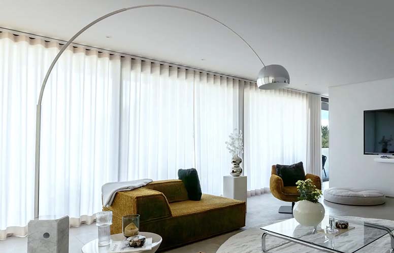 Gardinen, Rollos und Jalousien